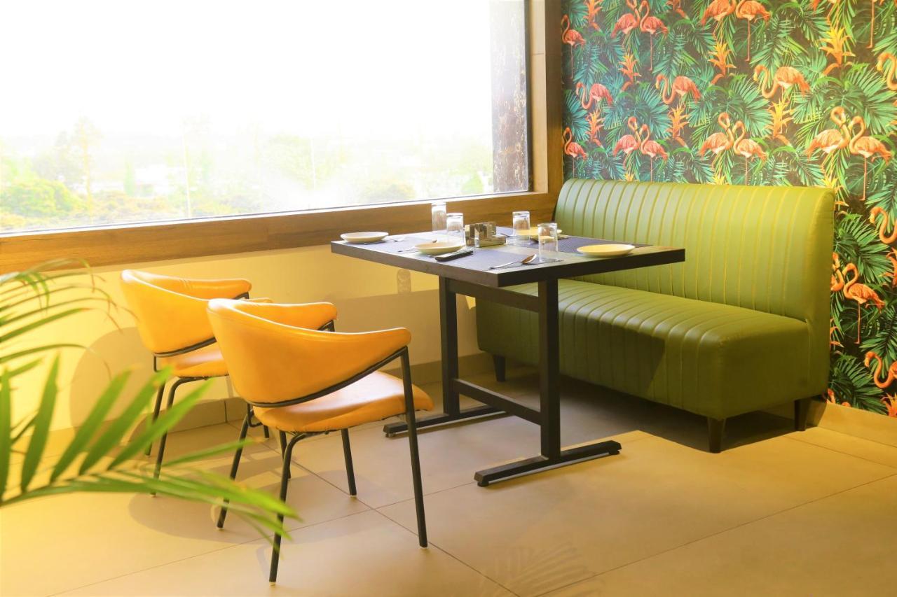 The Eleganza Hotel Jhajra Ngoại thất bức ảnh