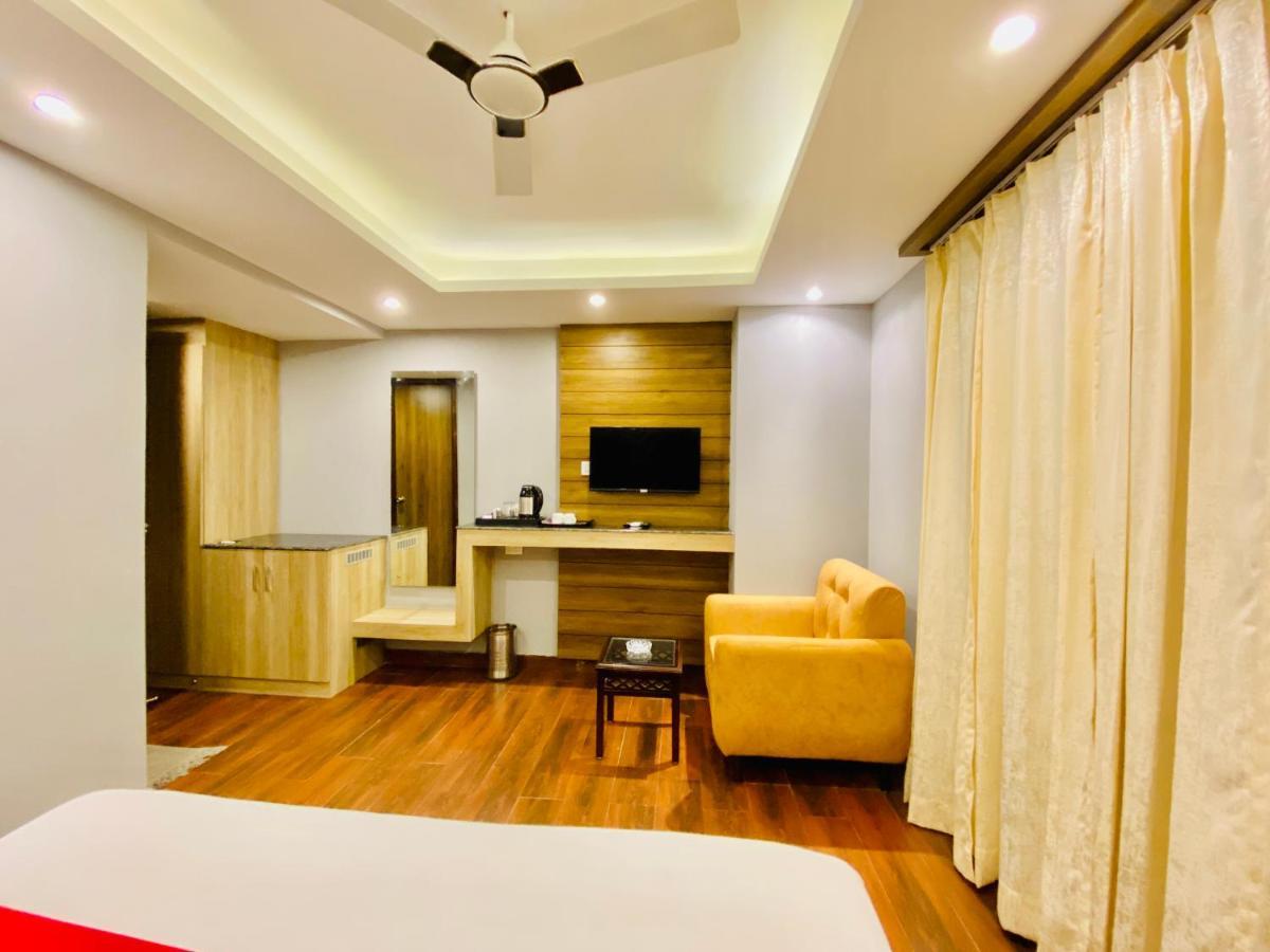 The Eleganza Hotel Jhajra Ngoại thất bức ảnh