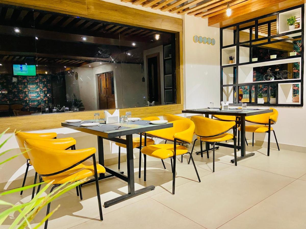 The Eleganza Hotel Jhajra Ngoại thất bức ảnh