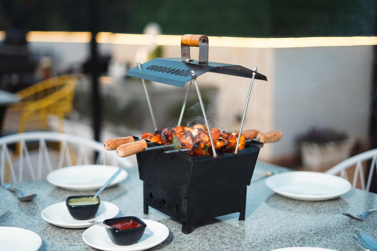 The Eleganza Hotel Jhajra Ngoại thất bức ảnh